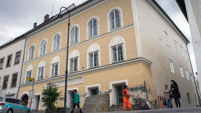 オーストリア政府はヒトラーの生家を警察署とすることを明らかにした/Joe Klamar/AFP/Getty Images