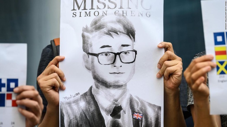 中国メディアが香港英総領事館元職員の「自白」ビデオを公開した/ANTHONY WALLACE/AFP/Getty Images