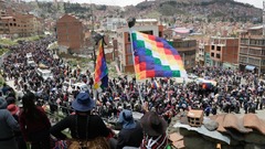 ボリビア首都封鎖、衝突の死者３０人超に　暫定大統領が和平協議へ