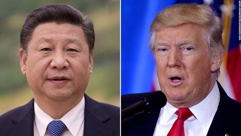 トランプ大統領（左）は習近平国家主席を「友人」と呼び、香港人権・民主主義法案の署名を明言しなかった/Getty Images/Dennis Van Tine/Sipa/AP Images