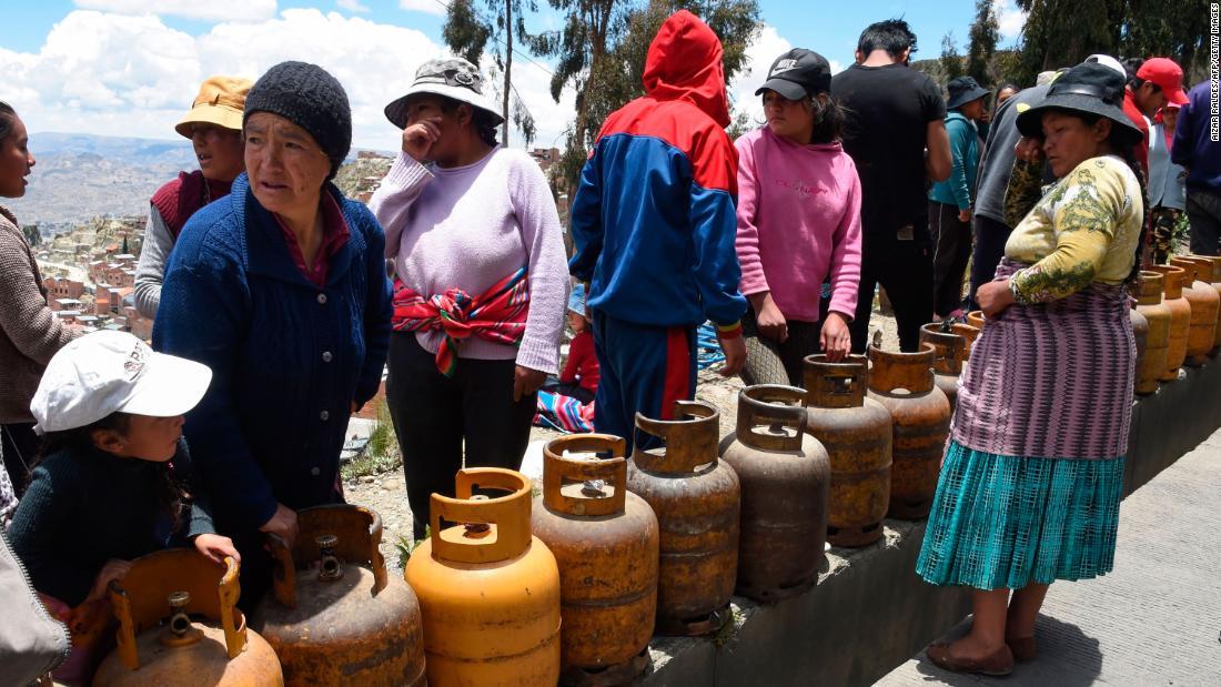 ラパスでは市民が迫り来る物資不足に不安を感じている/Aizar Raldes/AFP/Getty Images