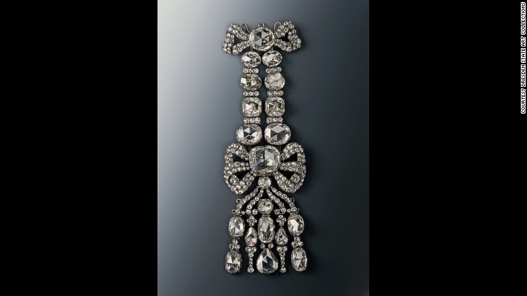 ２００ものローズカット・ダイアモンドが施された肩章/Courtesy Dresden State Art Collections
