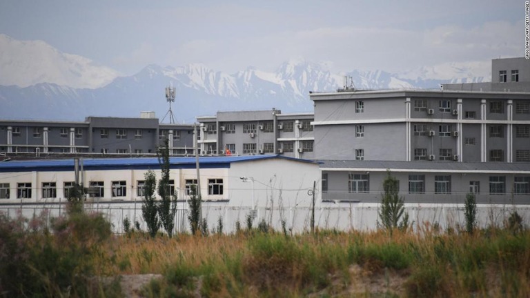 中国政府が運営するウイグル族収容施設の内部文書が流出した/GREG BAKER/AFP/Getty Images