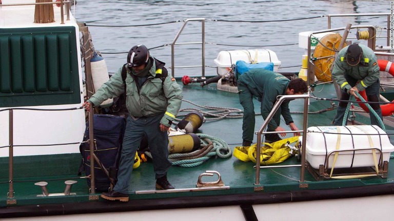 スペイン当局が大量のコカインを運んでいた潜水艦を摘発した/Salvador Sas/EPA-EFE/Shutterstock