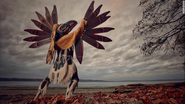 米アラスカ州に住むトリンギット族が使用するオオガラスのマスク