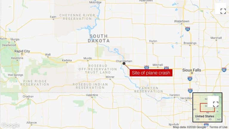 サウスダコタ州で小型機が墜落し、９人が死亡した