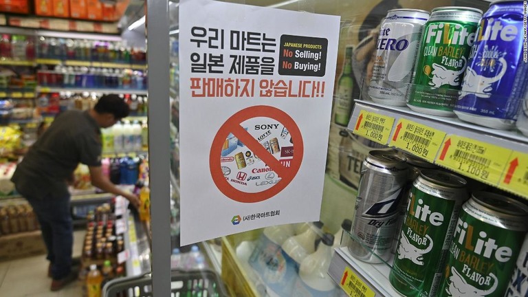 日本から韓国へ輸出しているビールの量が１０月はゼロになった/Jung Yeon-je/AFP/Getty Images