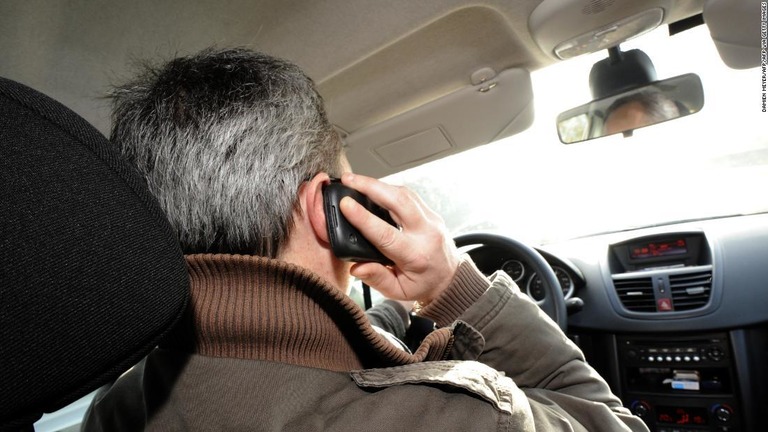 オーストラリア南東部で１日から、運転中のスマホ使用を検知するカメラが導入される/DAMIEN MEYER/AFP/AFP via Getty Images