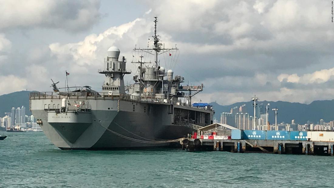 米海軍第７艦隊の旗艦「ブルーリッジ」が香港に寄港した際の写真＝４月/Brad Lendon/CNN
