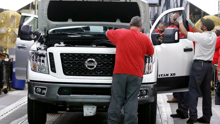 日産が来年初めの２日間、米国内の工場の操業を停止する/Rogelio V. Solis/AP/FILE