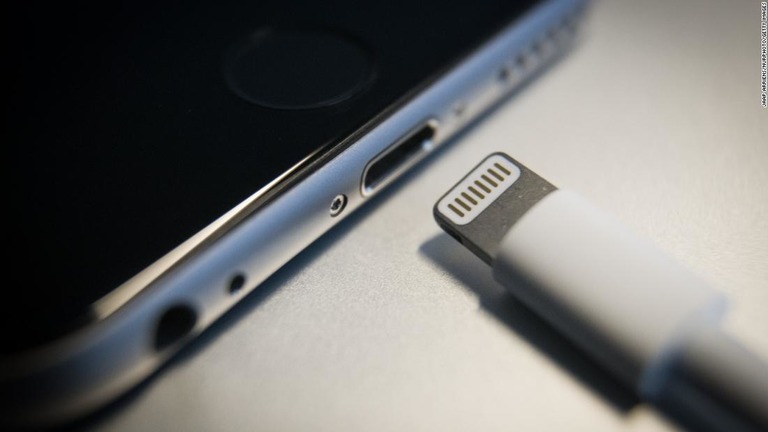 https://www.cnn.co.jp/storage/2019/12/09/2b0cd3bfe275ce796959321be1a2d3be/t/768/432/d/iphone-lightning-cable-super-169.jpg