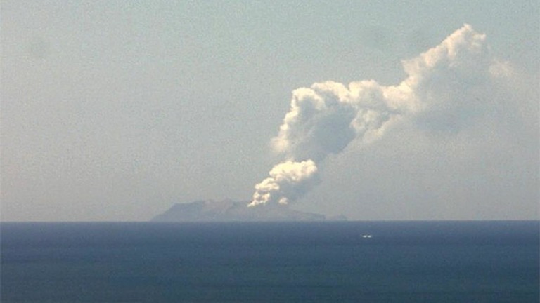 ＮＺのホワイト島で火山が噴火し、１人が死亡した/Institute of Geological and Nuclear Sciences/GeoNet