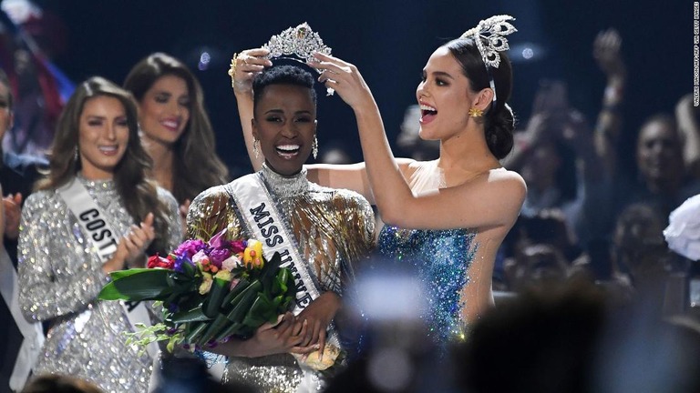 優勝した南アフリカ代表のゾジビニ・ツンジさん/Valerie Macon/AFP/Getty Images
