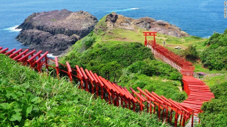 山口県長門市にある元乃隅（もとのすみ）神社/Courtesy JNTO