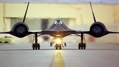 「ブラックバード」はさまざまな記録を保持している。１９９０年には西海岸のロサンゼルスから東海岸のワシントンまで６７分で飛行した