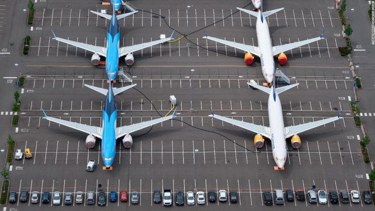 ボーイングの小型旅客機「７３７ＭＡＸ」の生産が来年１月から停止されることになった/Stephen Brashear/Getty Images