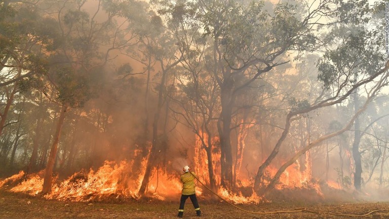 山火事で甚大な被害の出ている豪州を記録的な熱波が襲う/SAEED KHAN/AFP/AFP via Getty Images