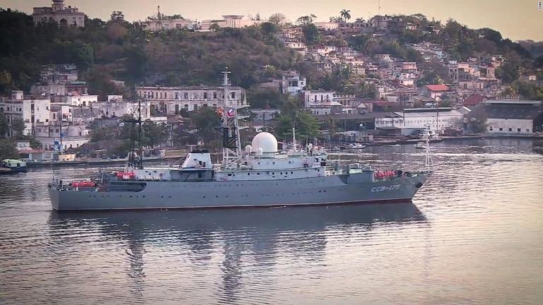 ロシア艦船「ビクトール・レオノフ」が米国沖で活動した。当局者によれば、他の船舶の安全に支障を与えかねない航法だったという/CNN