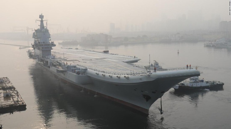 中国初の国産空母「山東」が正式に就役した//AFP/Getty Images