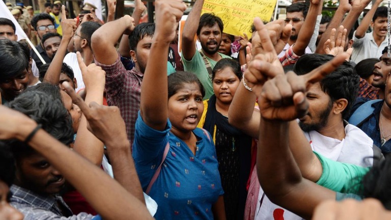 改正国籍法に抗議する人々＝２１日、チェンナイ/ARUN SANKAR/AFP/AFP via Getty Images