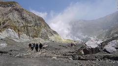 ニュージーランド火山噴火、死者１７人に