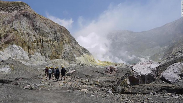 ニュージーランドの火山噴火による死者が１７人となった/Courtesy Geoff Hopkins