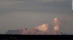 ニュージーランドの火山噴火、不明２人の捜索打ち切り