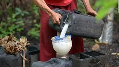 ココナツ酒でメタノール中毒か、１１人死亡　フィリピン