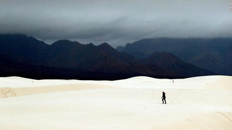 白い砂丘のホワイトサンズが国立公園に格上げされた/Eric Gay/AP