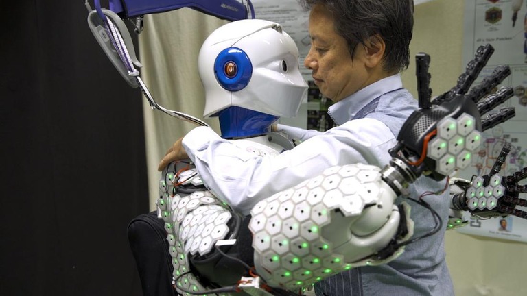 触覚を備えたロボットは介護などの仕事でより優れた働きをする可能性がある