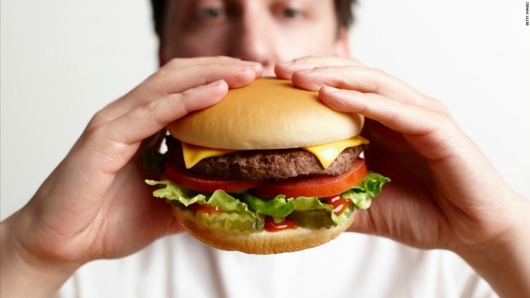 慣れるまでは食べられないことへのストレスから、かえって食生活が乱れる恐れも/Getty Images