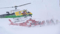 スイスのスキー場で雪崩、巻き込まれた６人が脱出　２人負傷