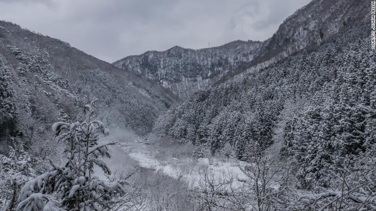 長野県にはスキーのために訪問する人が多いが、地獄谷野猿公苑を訪れれば気分転換にもなりそうだ/Courtesy Joshua Mellin