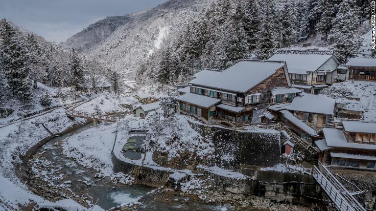 地獄谷を訪問したら日本の伝統的な旅館に泊まるのもいい/Courtesy Joshua Mellin