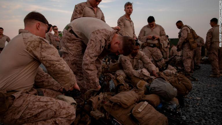 保安態勢強化に向けてバグダッドへの移動の準備を進める海兵隊/Sgt. Robert Gavaldon/US Marine Corps