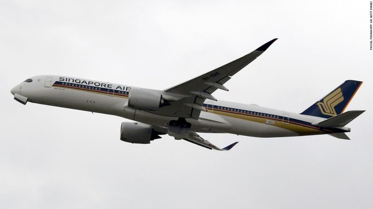 シンガポール航空など主要航空会社が相次いでイラン領空飛行の回避に動いている/Pascal Pavani/AFP via Getty Images