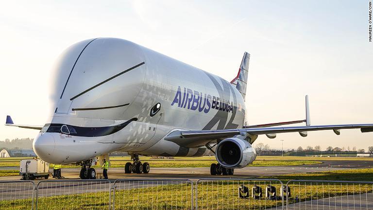 2019年2月、テストのため英国の空港を訪れたエアバスの「ベルーガXL」/Maureen O'Hare/CNN