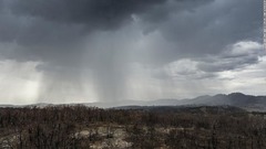 森林火災続くオーストラリアに待望の大雨、新たな災害の恐れも