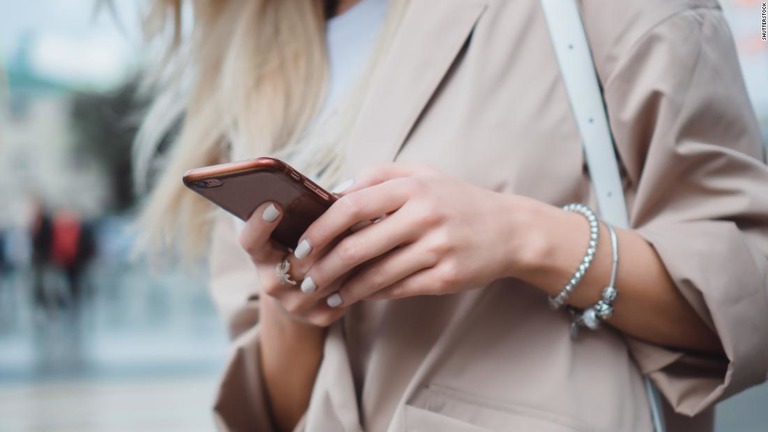 バーモント州で州議会の上院議員が２１歳未満の携帯電話の所持や使用を禁じる法案を提案した/Shutterstock