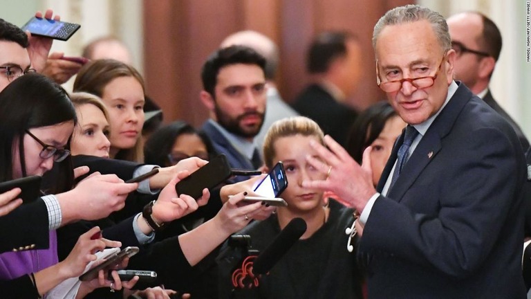 上院民主党トップのシューマー院内総務は決議案の内容を批判/Mandel Ngan/AFP/Getty Images