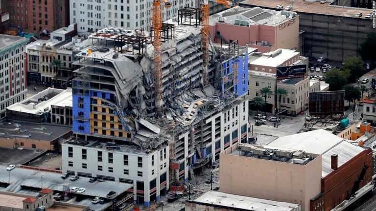 建物の倒壊から３カ月が経過したが、２体の遺体の収容がまだ終わっていない/Gerald Herbert/AP