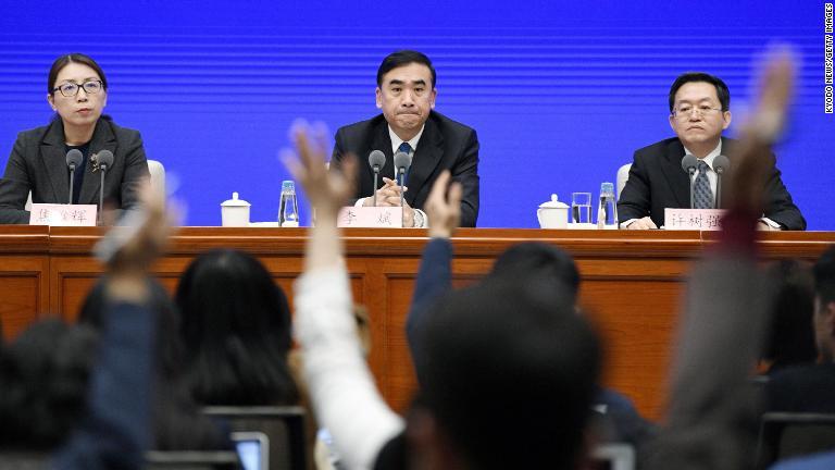 新型肺炎について記者会見を行う保健当局者＝２２日、北京市/Kyodo News/Getty Images