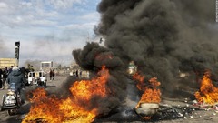 デモ隊と治安部隊が衝突　１２人死亡、２３０人負傷　イラク