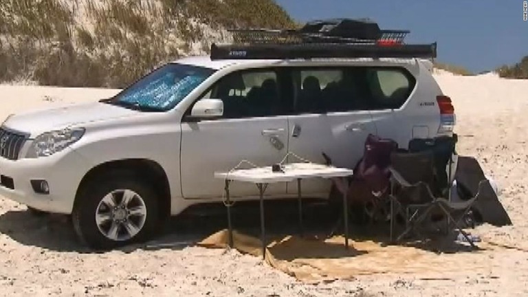 豪州西オーストラリア州の島でキャンプをしていた３人家族のうち父親と子どもが死亡、母親は重傷/Nine News