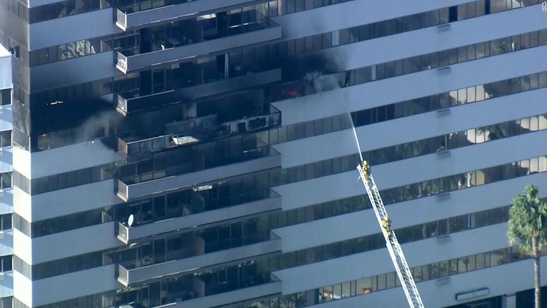 ２５階建ての集合住宅ビルの６階部分から出火し７階に燃え広がった/KCAL