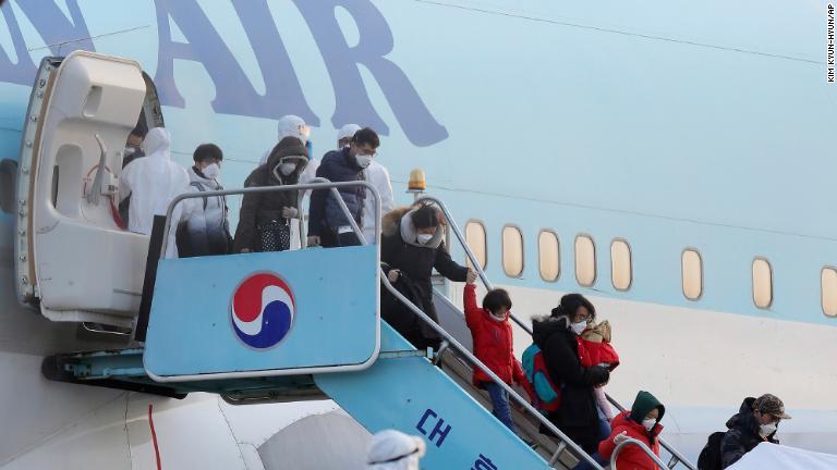 武漢市から退避してきた韓国の人々/Kim Kyun-hyun/AP