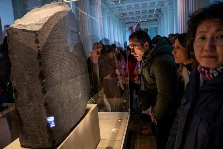 大英博物館に展示されている古代エジプトの「ロゼッタ・ストーン」Dan Kitwood/Getty Images