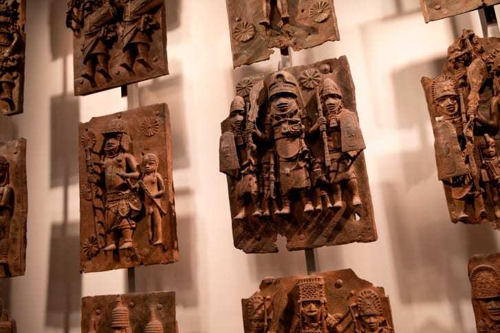 大英博物館に展示されている「ベニン・ブロンズ」。ナイジェリアのベニンシティに新たに建設される博物館への貸し出しが決まっている Dan Kitwood/Getty Images