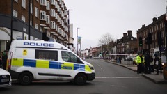 英ロンドンで２人刺され負傷、容疑者射殺　テロ事件の前歴者か