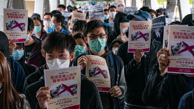 香港では政府による隔離施設開設の計画に抗議するデモも起きた/Anthony Kwan/Getty Images